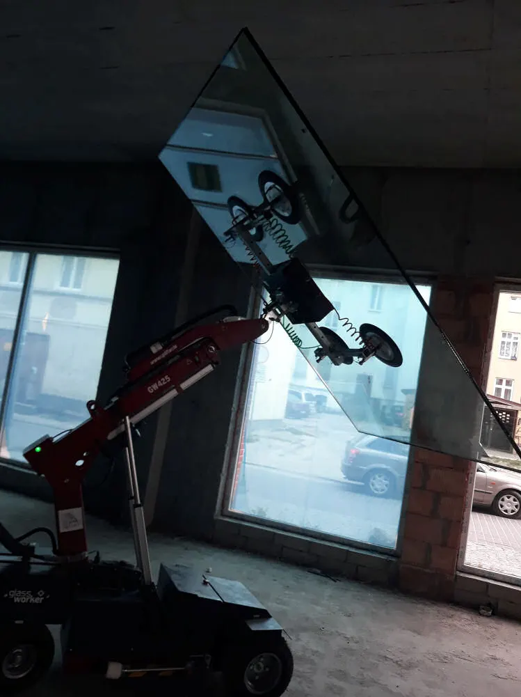 Szklenie witryn sklepowych — PPUH Kryształ